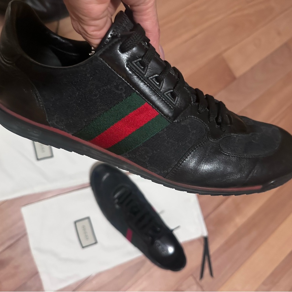 Gucci Men's Black and Red Sneakers - Picture 4 of 10